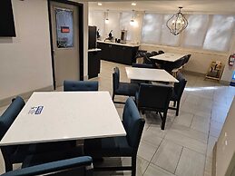 La Quinta Inn & Suites by Wyndham Deerfield Beach I-95