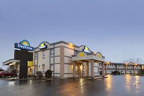 Days Inn by Wyndham Brockville