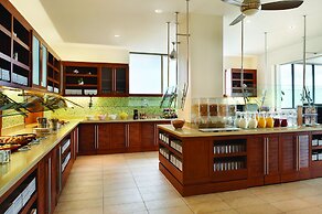 Hyatt Place Waikiki Beach