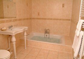 Esseborne Manor Hotel