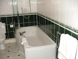 Esseborne Manor Hotel