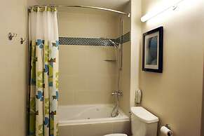 DoubleTree by Hilton Hotel Alana - Waikiki Beach