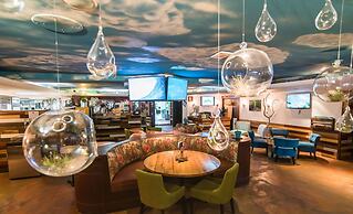 DoubleTree by Hilton Hotel Alana - Waikiki Beach