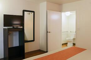 Motel 6 Cutler Bay, FL