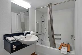 Motel 6 Cutler Bay, FL