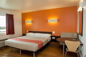 Motel 6 Cutler Bay, FL