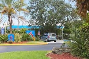 Motel 6 Cutler Bay, FL