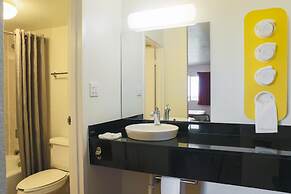 Motel 6 Cutler Bay, FL