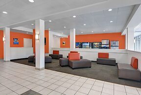 Motel 6 Cutler Bay, FL