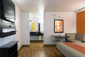 Motel 6 Cutler Bay, FL