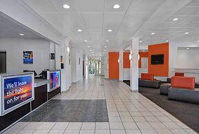 Motel 6 Cutler Bay, FL