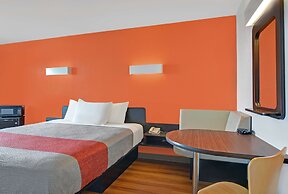 Motel 6 Cutler Bay, FL