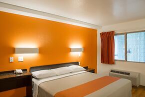 Motel 6 Cutler Bay, FL