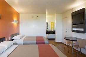 Motel 6 Cutler Bay, FL