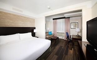 Holiday Inn & Suites Windsor Ambassador Bridge by IHG