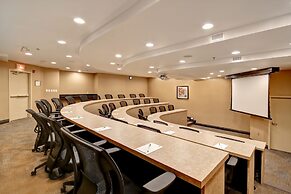 Holiday Inn & Suites Windsor Ambassador Bridge by IHG