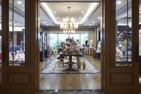 Little America Hotel