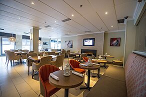 Cambridge Suites Hotel