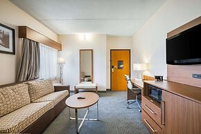 Quality Suites Lansing