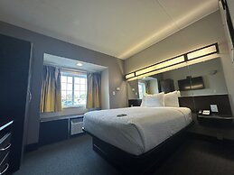 Microtel Inn & Suites by Wyndham Quincy Downtown/River Area