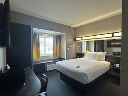 Microtel Inn & Suites by Wyndham Quincy Downtown/River Area