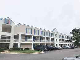 Motel 6 Raleigh, NC - North