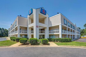 Motel 6 Raleigh, NC - North