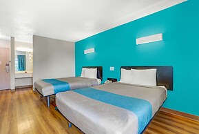 Motel 6 Raleigh, NC - North