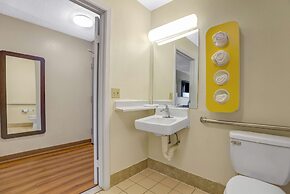 Motel 6 Raleigh, NC - North