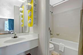 Motel 6 Raleigh, NC - North