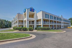 Motel 6 Raleigh, NC - North