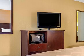 Quality Inn Russellville I-40