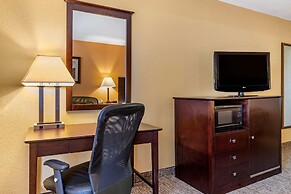 Quality Inn Russellville I-40