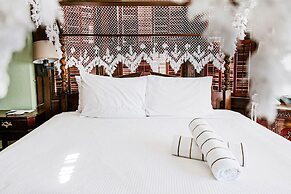 Amsterdam's Curry Mansion Inn