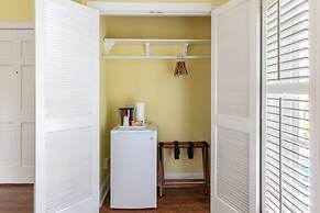 Amsterdam's Curry Mansion Inn