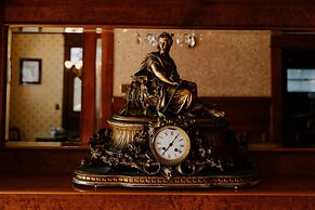 Amsterdam's Curry Mansion Inn