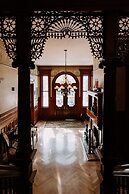 Amsterdam's Curry Mansion Inn