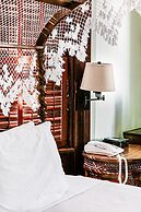 Amsterdam's Curry Mansion Inn