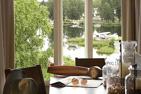 The Lakefront Anchorage