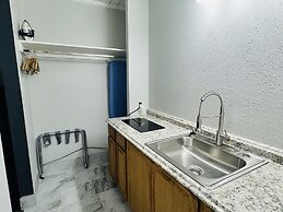 Alamo Inn & Suites