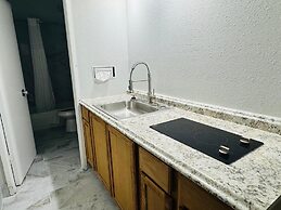 Alamo Inn & Suites