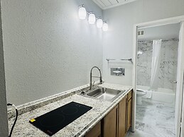 Alamo Inn & Suites