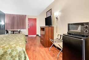 Econo Lodge Inn And Suites