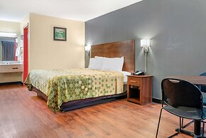 Econo Lodge Inn And Suites