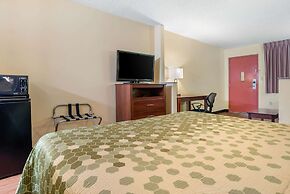 Econo Lodge Inn And Suites