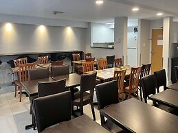 Econo Lodge Airport