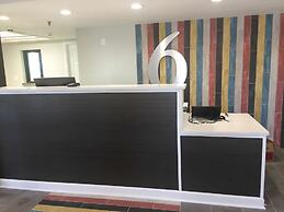Motel 6 Burnsville, MN