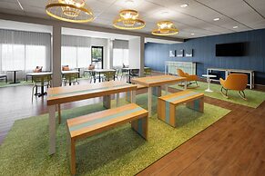 Spark by Hilton Decatur