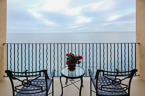 Monterey Bay Inn
