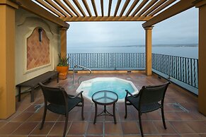Monterey Bay Inn